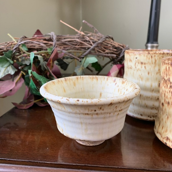 Pottery Set - 4 mugs, one cream and sugar - Picture 2 of 8